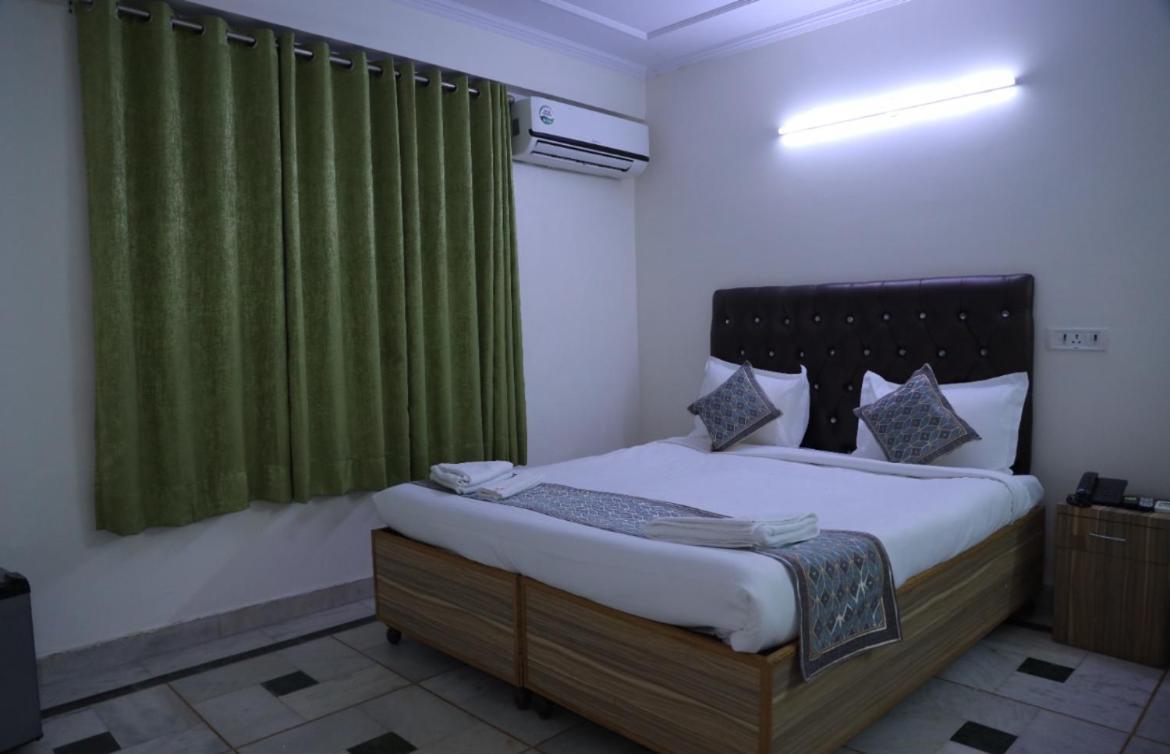 Hotel Star Palace - Near Karol Bagh Metro 德里 外观 照片